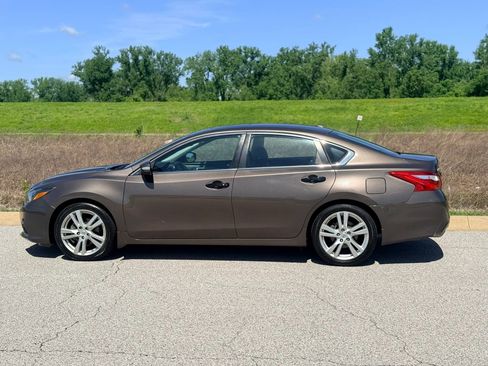 Used 2017 Nissan Altima 3.5 SL w/ 3.5SL Technology Package FWD image 16