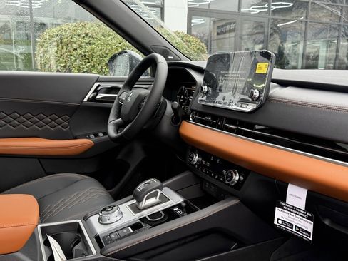 Used 2025 Mitsubishi Outlander SEL image 30