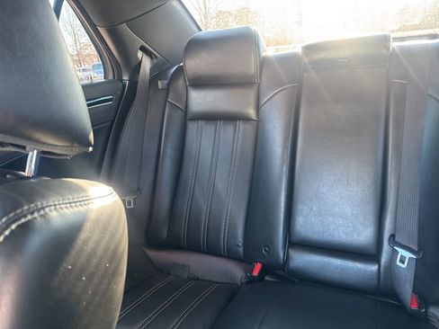 Used 2019 Chrysler 300 S image 12