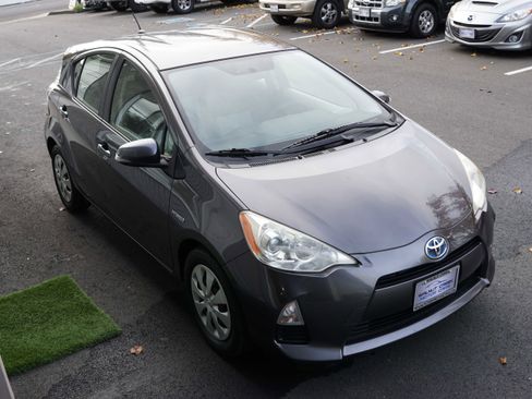 Used 2013 Toyota Prius C Two image 9
