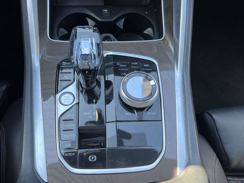 Used 2022 BMW X6 xDrive40i w/ Executive Package image 32