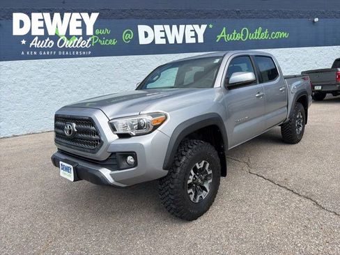 Used 2016 Toyota Tacoma TRD Off-Road AWD/4WD image 1