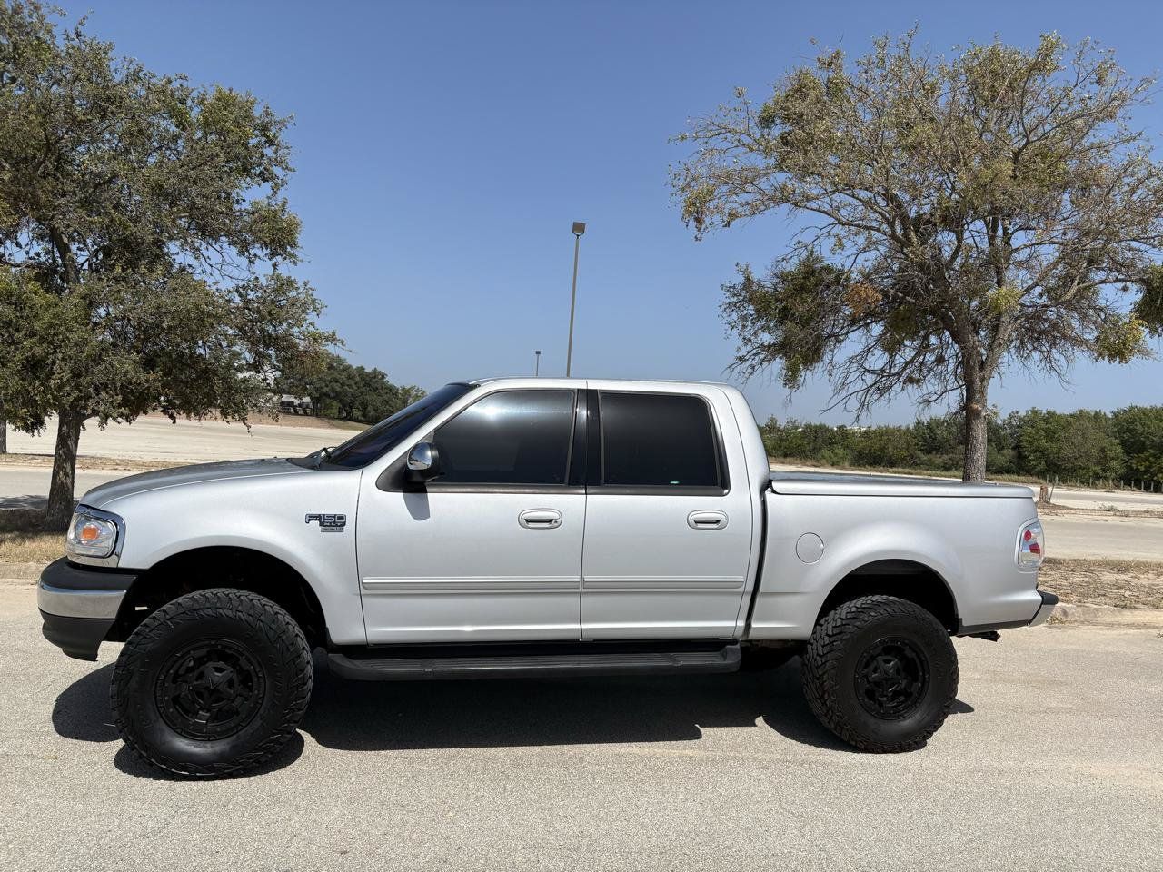 Used 2002 Ford F150 2WD SuperCrew image 2