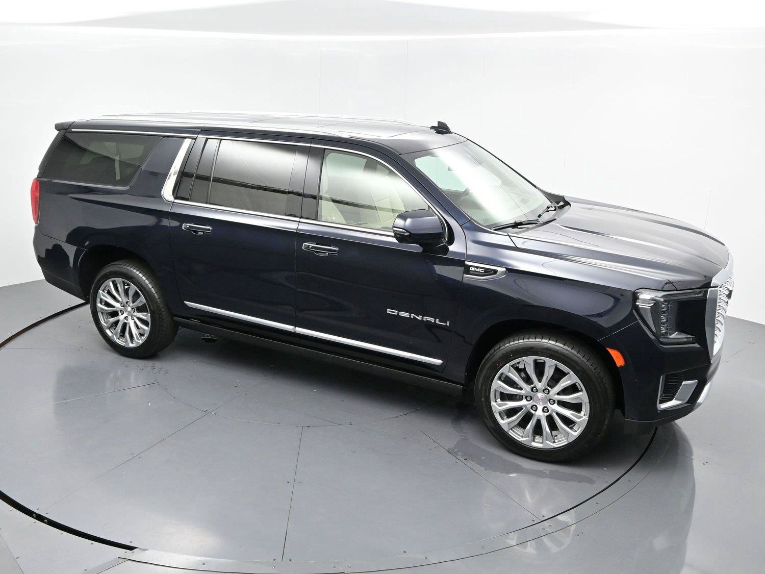 Used 2023 GMC Yukon XL Denali AWD/4WD image 45