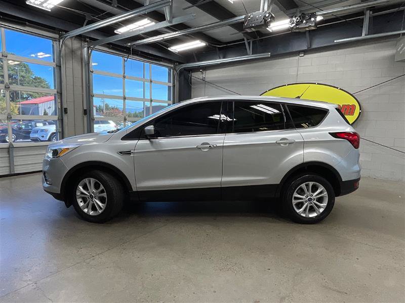 Used 2019 Ford Escape SE FWD image 2
