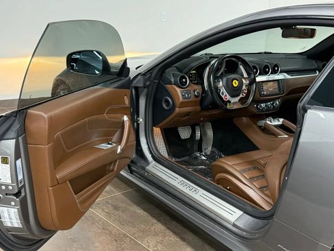 Used 2012 Ferrari FF AWD/4WD image 36