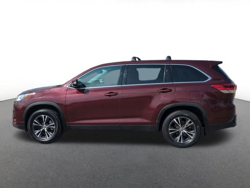 Used 2019 Toyota Highlander LE AWD/4WD image 3