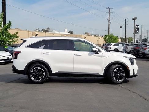 New 2026 Kia Sorento S image 4