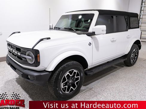 Used 2025 Ford Bronco Outer Banks AWD/4WD image 2