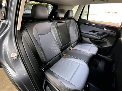 Used 2025 Volkswagen Tiguan SE image 28