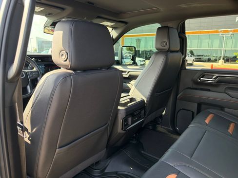 Used 2024 GMC Sierra 2500 AT4 w/ AT4 Preferred Package AWD/4WD image 18