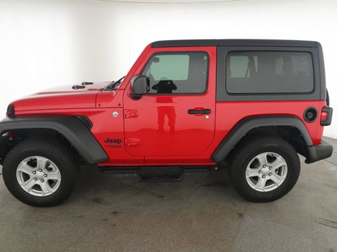 Used 2021 Jeep Wrangler Sport S image 2