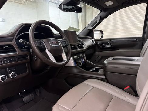 Used 2023 GMC Yukon SLT w/ SLT Premium Package RWD image 6