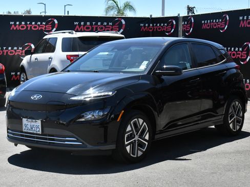 Used 2023 Hyundai Kona SE w/ Cargo Package FWD image 3