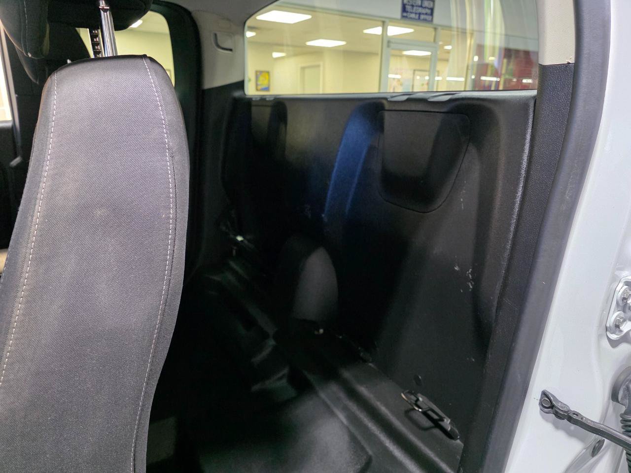 Used 2022 Chevrolet Colorado LT w/ Fleet Safety Package RWD image 19
