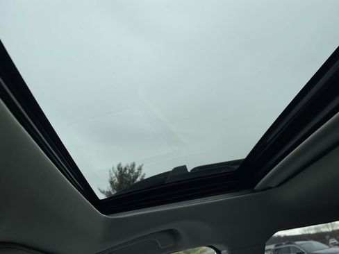 Used 2025 Subaru Outback Premium image 41