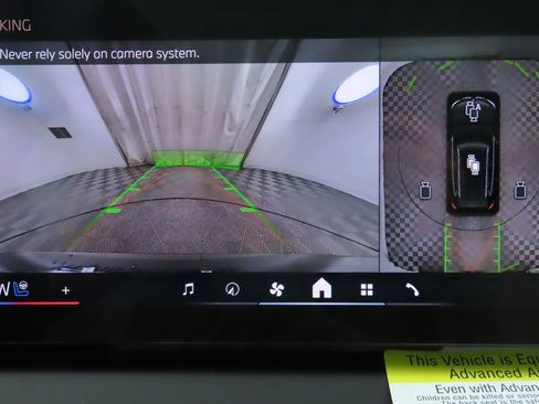 Used 2025 BMW X3 xDrive30i w/ Premium Package image 16