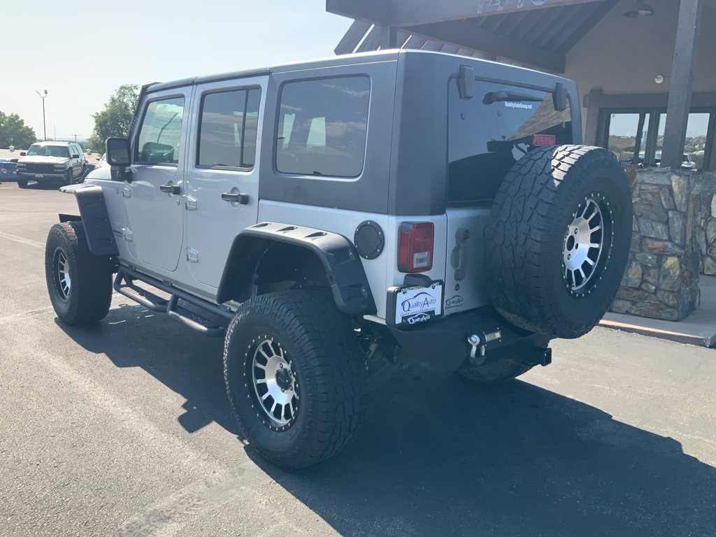 Used 2008 Jeep Wrangler Unlimited Sahara w/ Dual Top Group AWD/4WD image 8