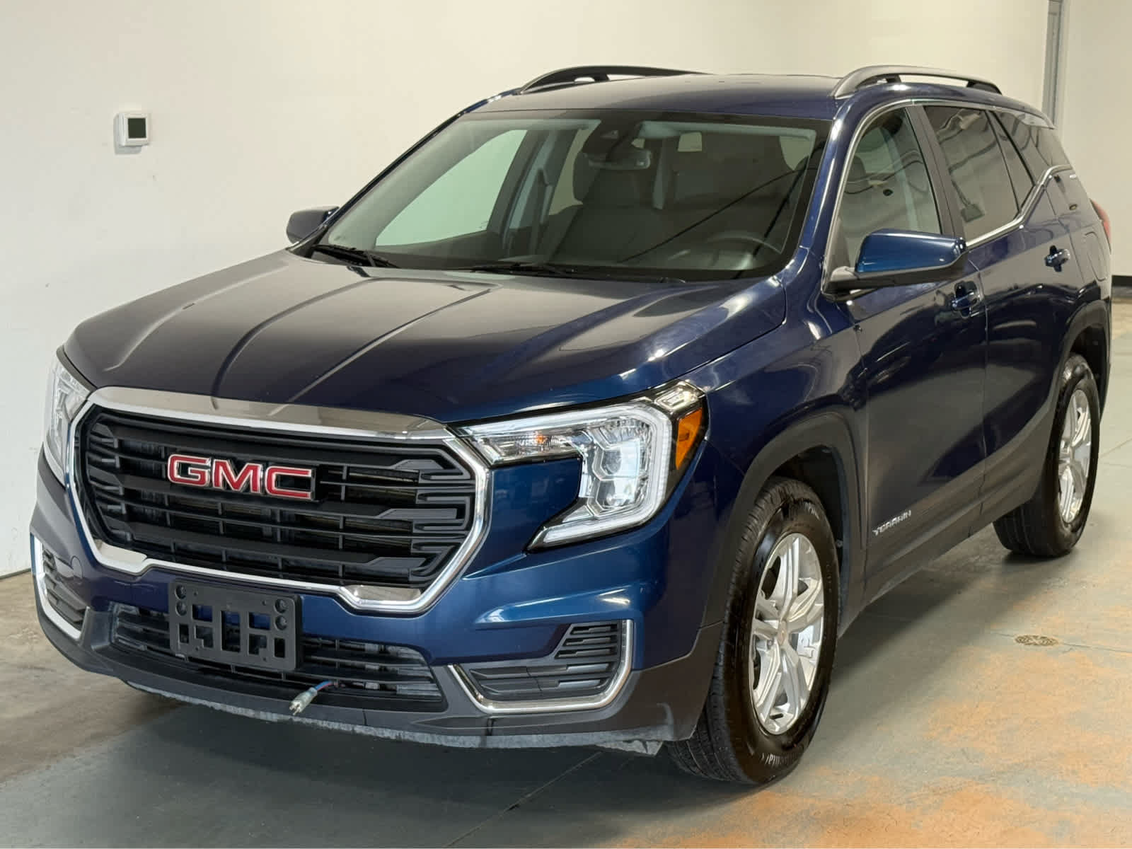 Used 2022 GMC Terrain SLE w/ Driver Convenience Package AWD/4WD image 1