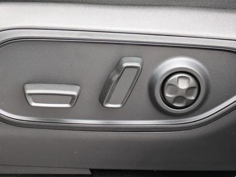 New 2025 Jeep Grand Cherokee Limited w/ Black Appearance Package image 17