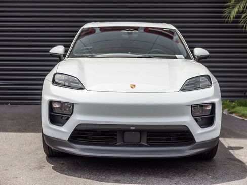 Certified 2025 Porsche Macan 4S Electric AWD/4WD image 7