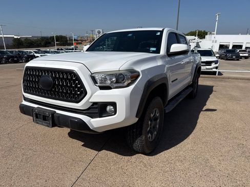 Used 2019 Toyota Tacoma TRD Off-Road AWD/4WD image 3