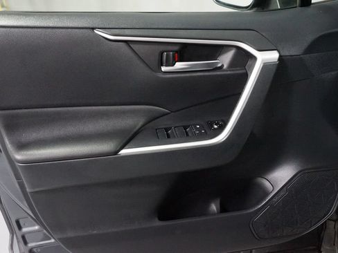 Used 2019 Toyota RAV4 XLE Premium FWD image 29