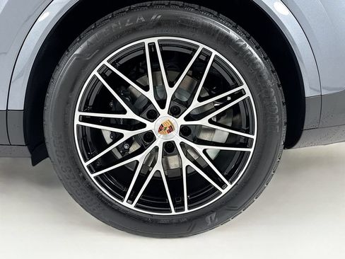New 2026 Porsche Cayenne Coupe AWD/4WD image 35