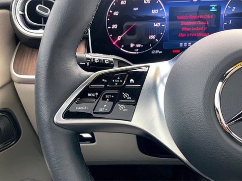 Used 2025 Mercedes-Benz GLC 300 4MATIC image 20