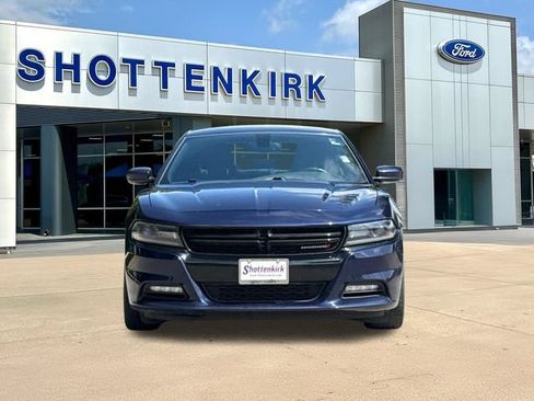 Used 2015 Dodge Charger SXT RWD image 2