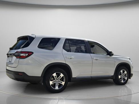 Used 2025 Honda Pilot EX-L image 7