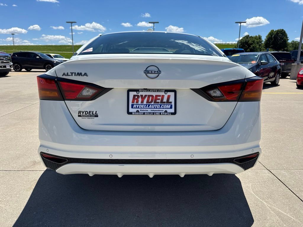 Used 2025 Nissan Altima 2.5 SV FWD image 29