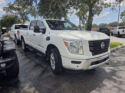 Used 2021 Nissan Titan SV w/ SV Convenience Package AWD/4WD image 2