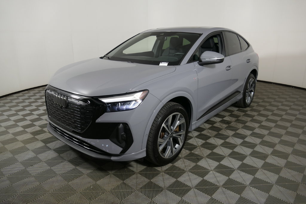 Used 2023 Audi Q4 e-tron Premium Plus w/ Premium Plus AWD/4WD image 7