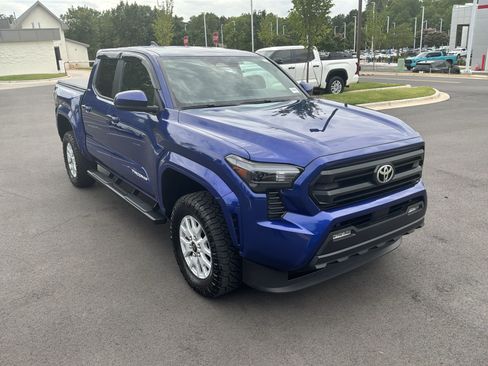 Used 2025 Toyota Tacoma SR5 RWD image 2