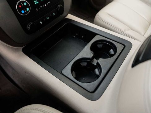 Used 2011 GMC Yukon SLT w/ SLT Chrome Package image 26