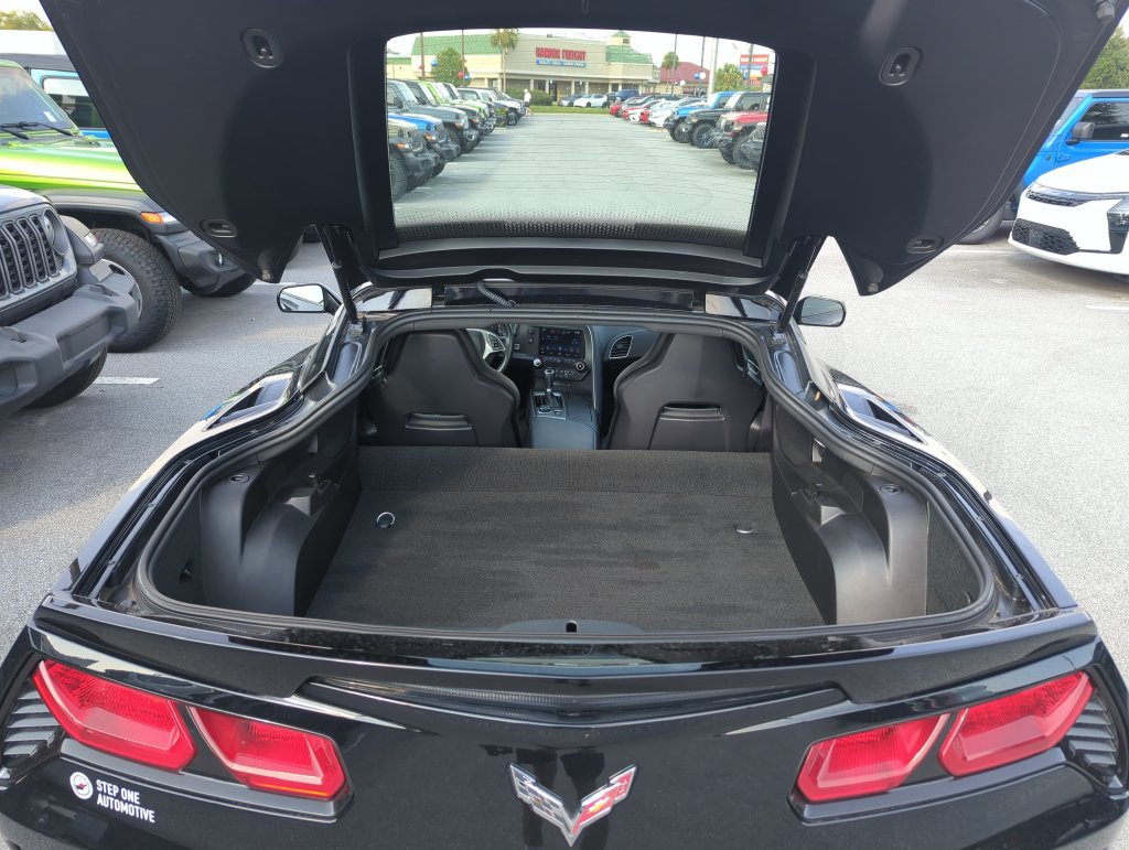 Used 2017 Chevrolet Corvette Stingray Coupe w/ Z51 1LT RWD image 22
