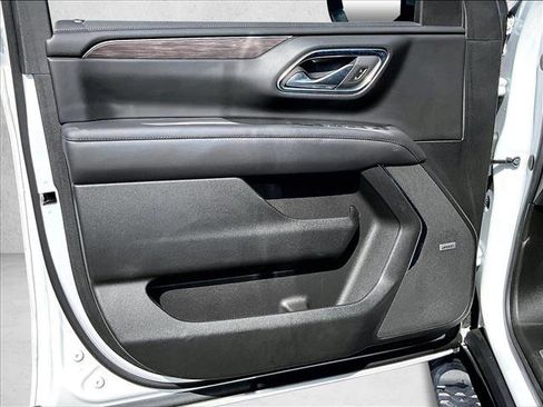 Certified 2024 Chevrolet Suburban Z71 w/ Luxury Package image 16