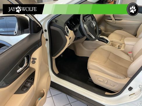 Used 2016 Nissan Rogue SL w/ SL Premium Package AWD/4WD image 8