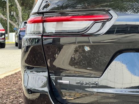 Used 2021 Jeep Grand Cherokee L Laredo image 28