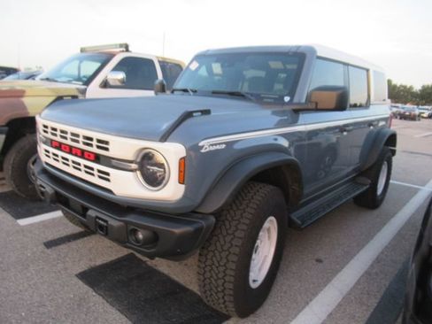 Used 2025 Ford Bronco Heritage Edition AWD/4WD image 3