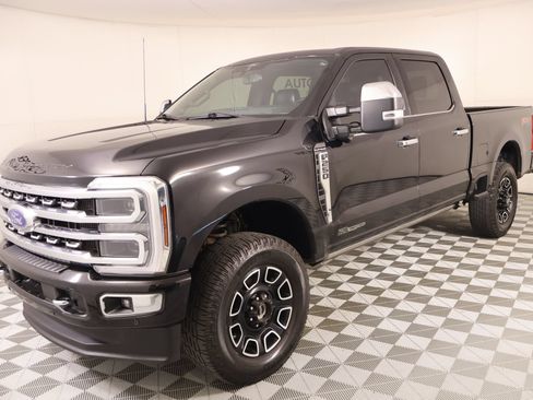 Used 2024 Ford F250 Platinum w/ FX4 Off-Road Package AWD/4WD image 11