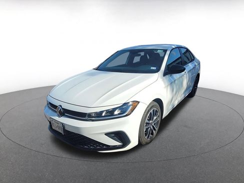 Used 2025 Volkswagen Jetta Sport image 3