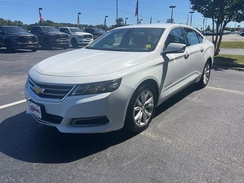 Used 2017 Chevrolet Impala LT FWD image 4