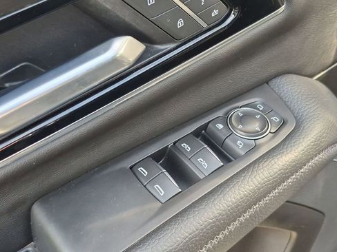Used 2025 GMC Yukon Denali AWD/4WD image 16