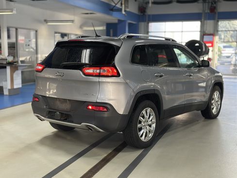 Used 2014 Jeep Cherokee Limited w/ Trailer Tow Group AWD/4WD image 5