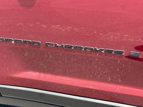 Used 2025 Jeep Grand Cherokee Altitude AWD/4WD image 26