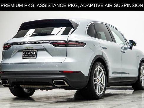 Used 2023 Porsche Cayenne w/ Premium Package AWD/4WD image 15