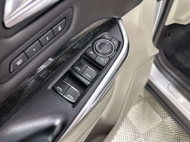 Used 2021 Cadillac XT4 Premium Luxury w/ Cold Weather Package FWD image 24
