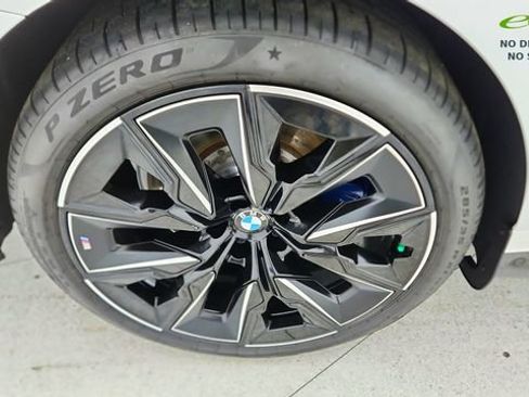 Used 2023 BMW i7 xDrive60 w/ Executive Package 2 AWD/4WD image 58